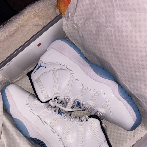 2024 UNRELEASED JORDAN 11s LEGEND BLUE | SIZE 7Y | NWT - Picture 4 of 7